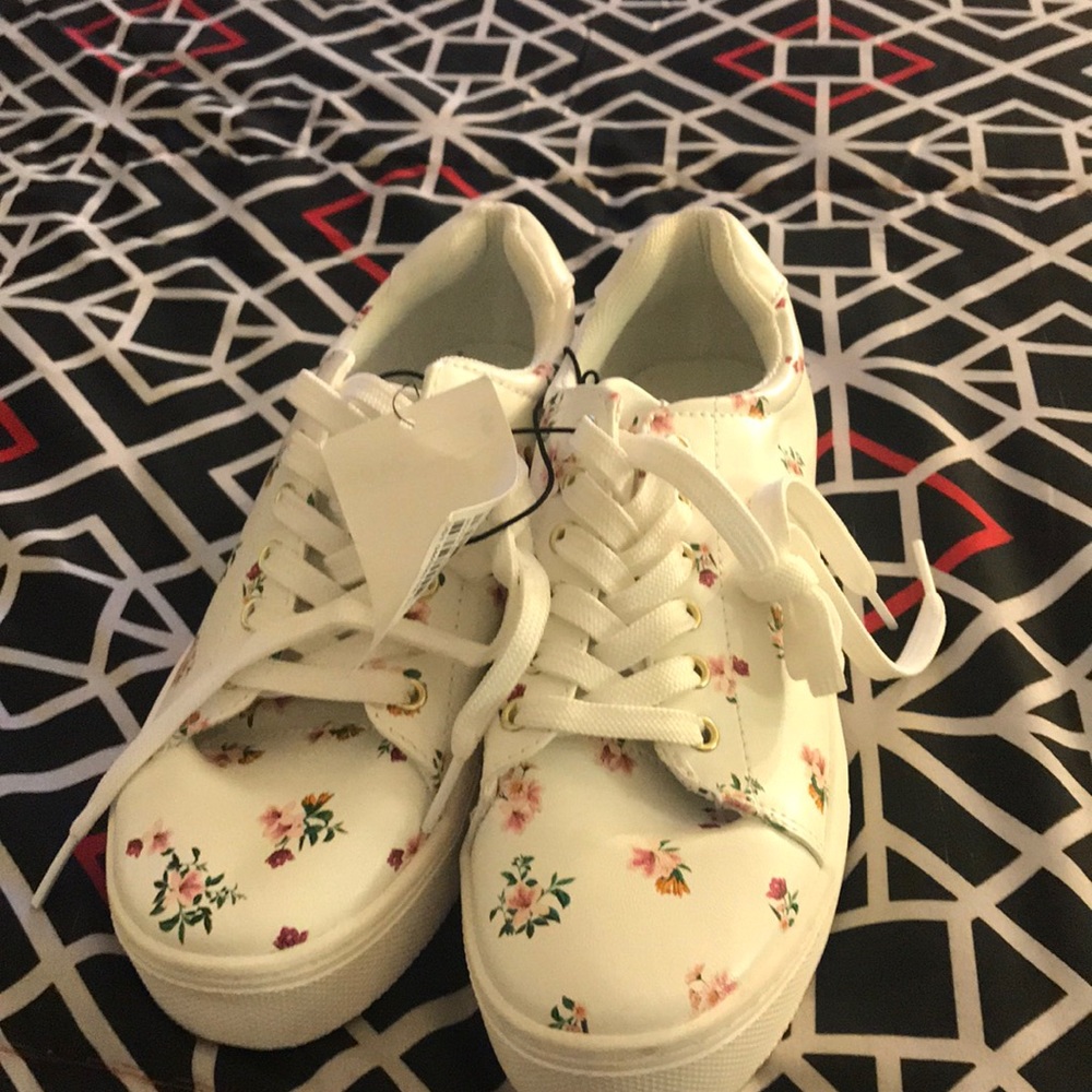 Sneakers - Picture 2 of 3